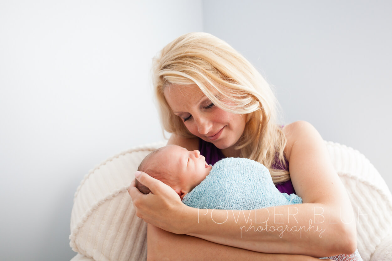 canonsburg pittsburgh family portrait lifestyle photographer newborn baby with his mama
